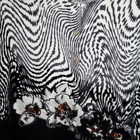 ๐ 2 for $30 ๐ PIERRI NEW YORK - Beautiful ladies Cardigan sweater - Picture 3 of 10